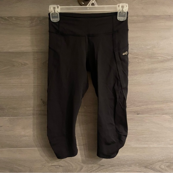 lululemon athletica Pants - Lululemon Cropped Leggings